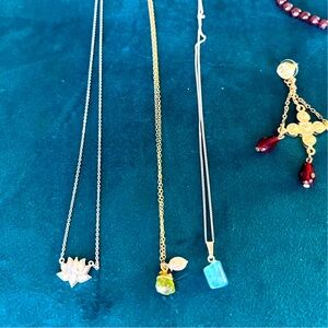 JEWERLY CRYSTALS
NECKLESS + earrings PACK OF
11 (natural gemstones